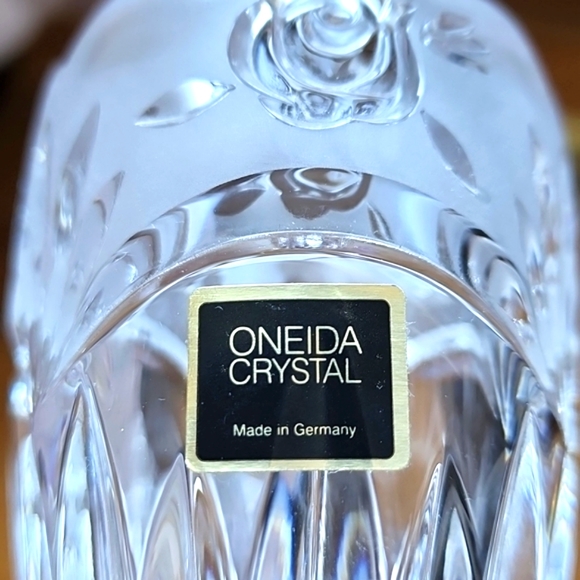 Oneida Crystal Southern Garden Flower Bud Vase - Picture 8 of 8